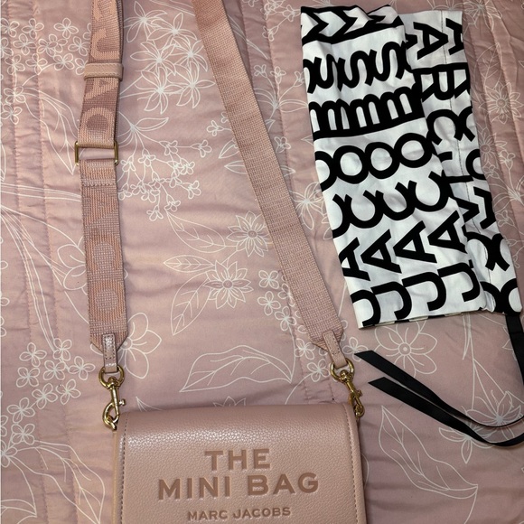 Marc Jacobs Handbags - Marc Jacobs Pink Crossbody Bag